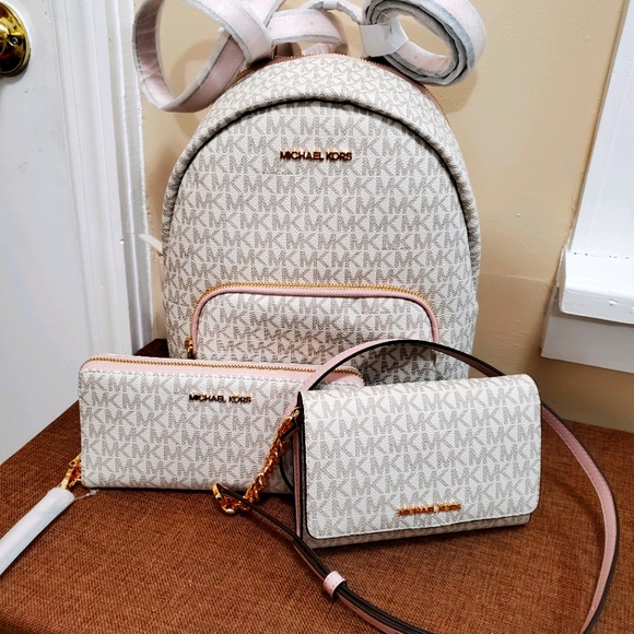 Michael Kors Handbags - Purse set